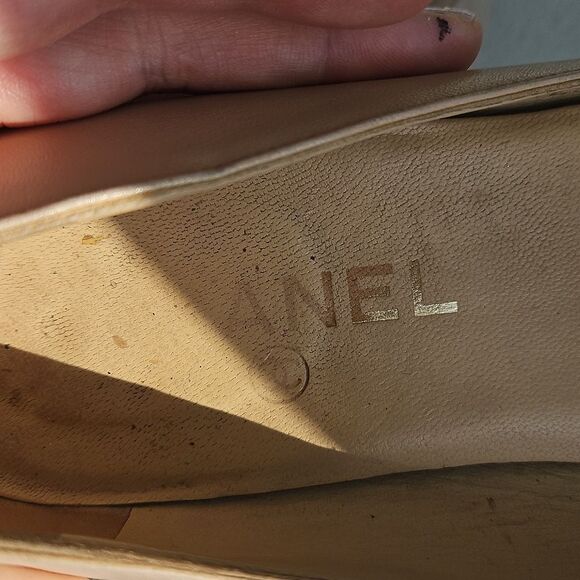 CHANEL Beige Women's Flats with Black Bow - Picture 12 of 12